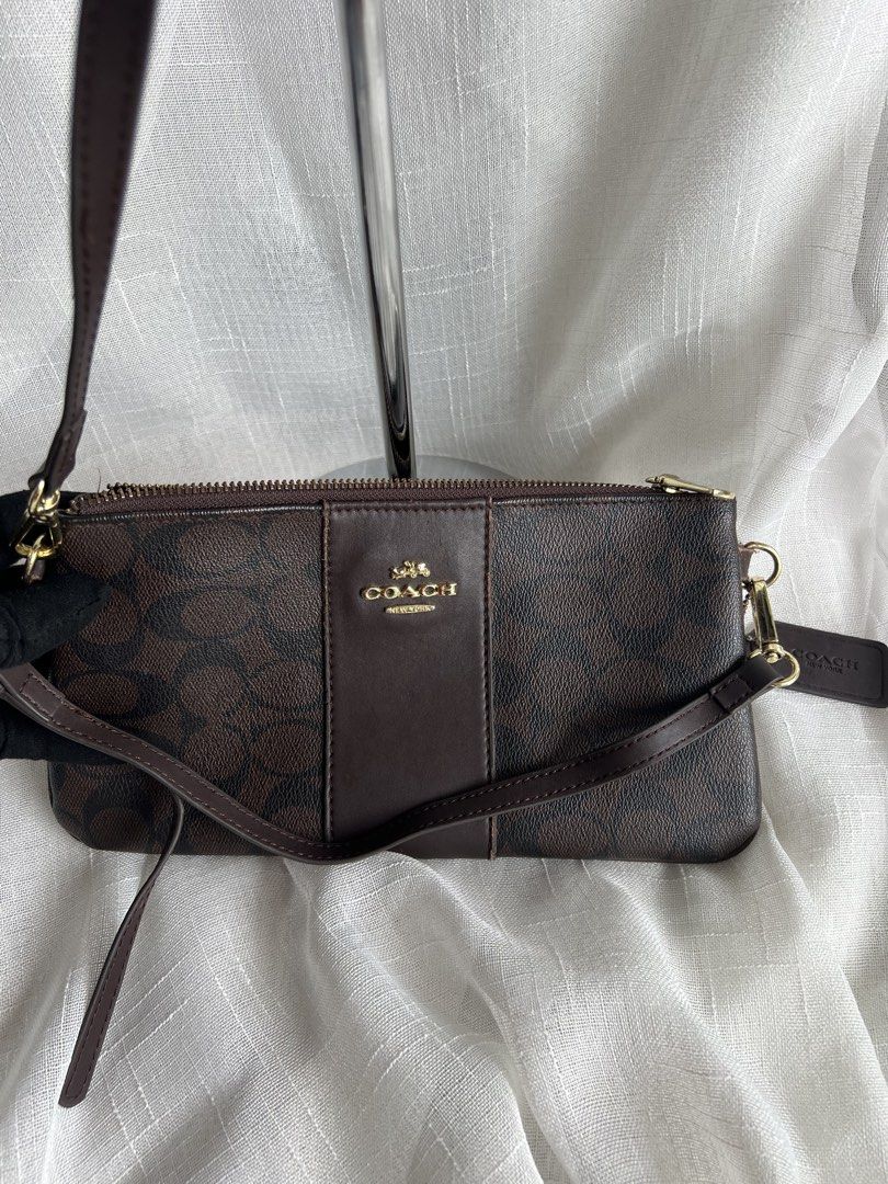 coach shoulder bag (Category: Shoulder Bags) located in Las Pinas. Submitted by jpicked (Listing ID 1468355225, Image 2). Description: .