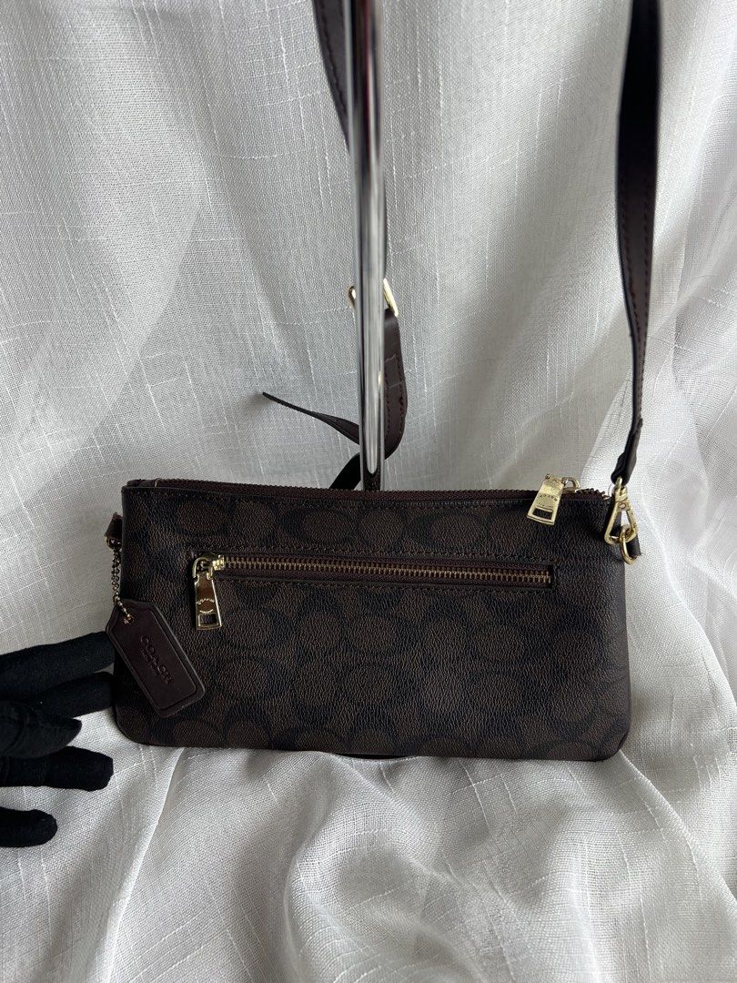 coach shoulder bag (Category: Shoulder Bags) located in Las Pinas. Submitted by jpicked (Listing ID 1468355225, Image 1). Description: .