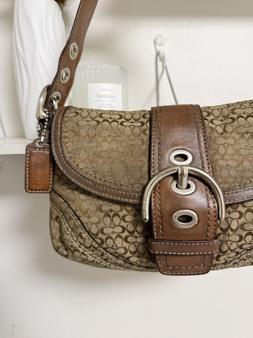 Coach Soho Flap (Category: Shoulder Bags) located in Muntinlupa City. Submitted by carry.ligaya (Listing ID 1468497334, Image 2). Description: * Repainted and has cracks on handle, but all goods in canvas and clean inside. 7/10 ~All charms, designs and extenders are not included. ~Nego konti Note before claiming: All sales are final. No cancellations, exchanges, returns, or refunds (including lay aways). Kindly double-check all item details befor