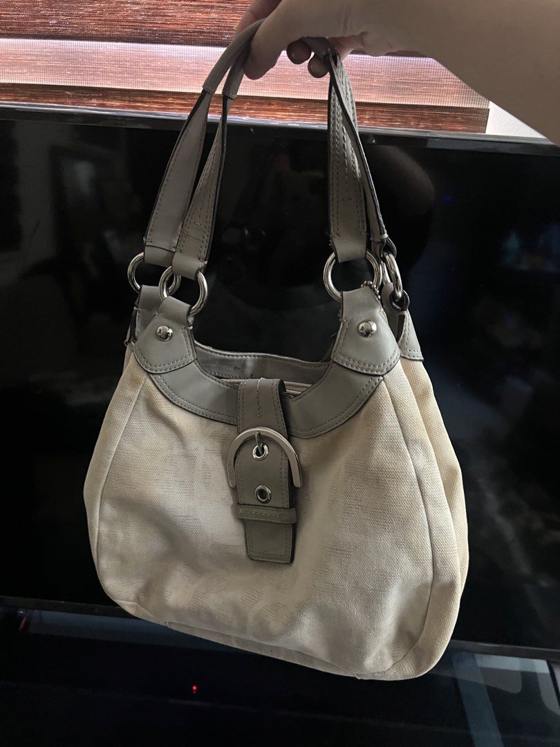 Coach Soho Lynn Shoulder Bag (Category: Luxury Bags & Wallets) located in Valenzuela. Submitted by shai.vd (Listing ID 1468344137, Image 1). Description: Needs cleaning 3500 FIXED WAG NA TUMAWAD RUSH SALE.