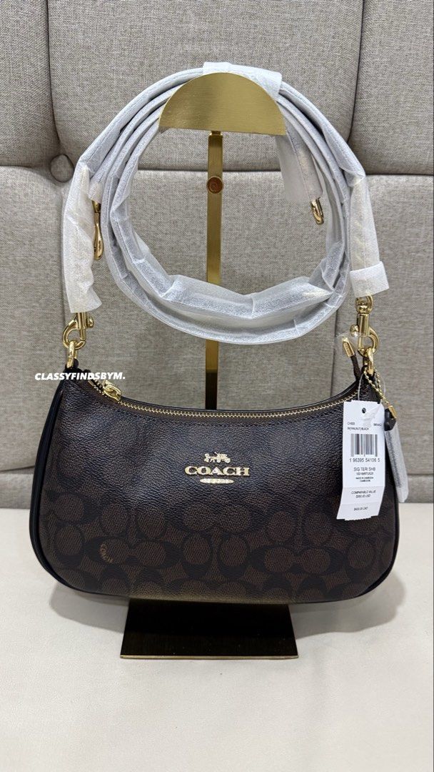 Coach Teri Walnut (Category: Shoulder Bags) located in Manila. Submitted by michiieeann (Listing ID 1468442526, Image 1). Description: New Arrivals ✨ITO NA MATAGAL NIYONG HINIHINTAY‼️ C Teri in Signature Canvass 😍 Onhand pinas 💯 Best Seller ✨ 3pc available ✅.