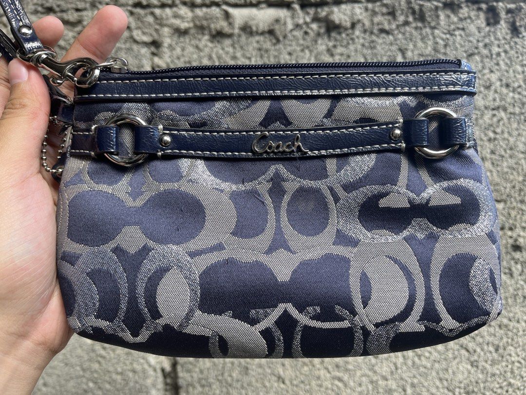 Coach wallet (Category: Luxury Bags & Wallets) located in Baguio. Submitted by angeluis_215 (Listing ID 1468301708, Image 2). Description: pm pm!.