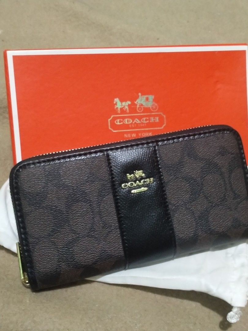 Coach Wallet (Category: Wallets & Card holders) located in Angeles City. Submitted by eslazatin789276 (Listing ID 1468323442, Image 1). Description: brandnew coach wallet w/ box and dust bag..