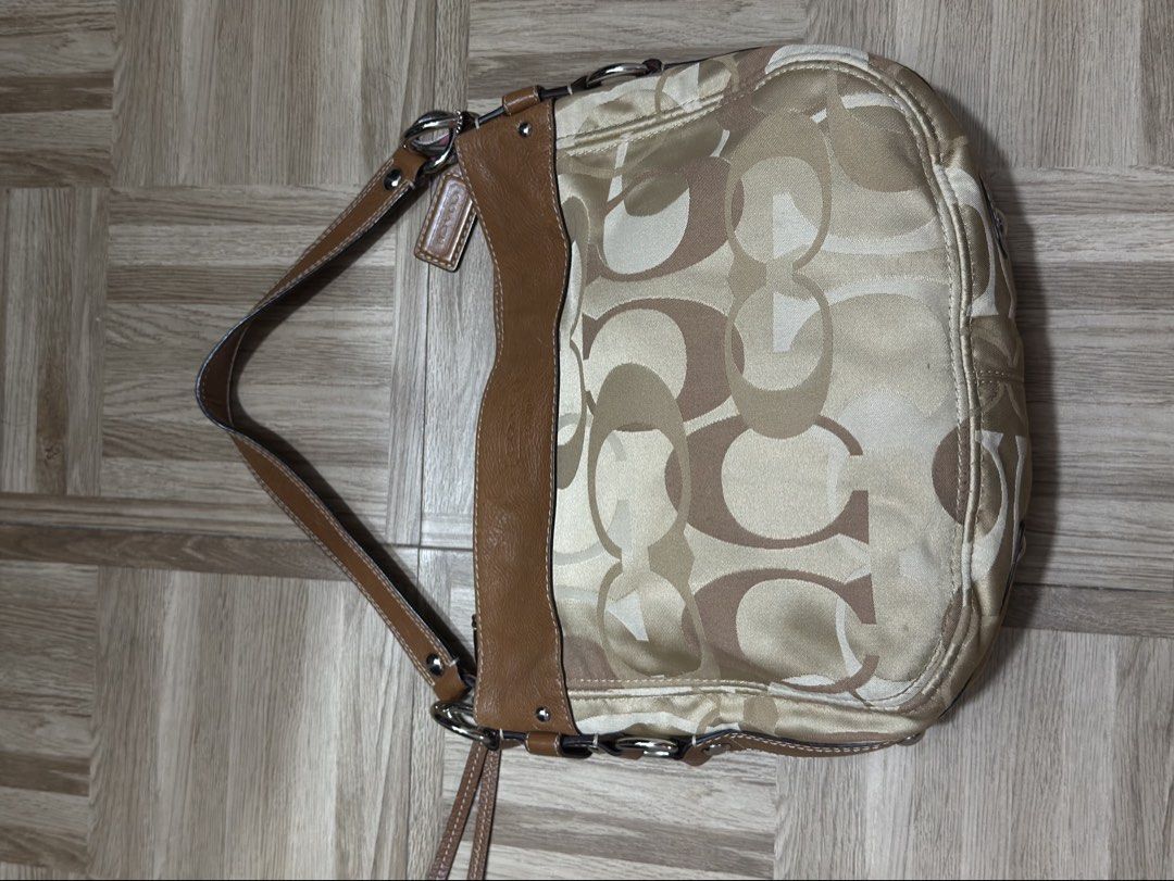 coach zoe medium (Category: Luxury Bags & Wallets) located in Manila. Submitted by fayeshopacc (Listing ID 1468301669, Image 2). Description: decluttering. in good condition, minor flaws at the back only, can do lalamove or jnt.