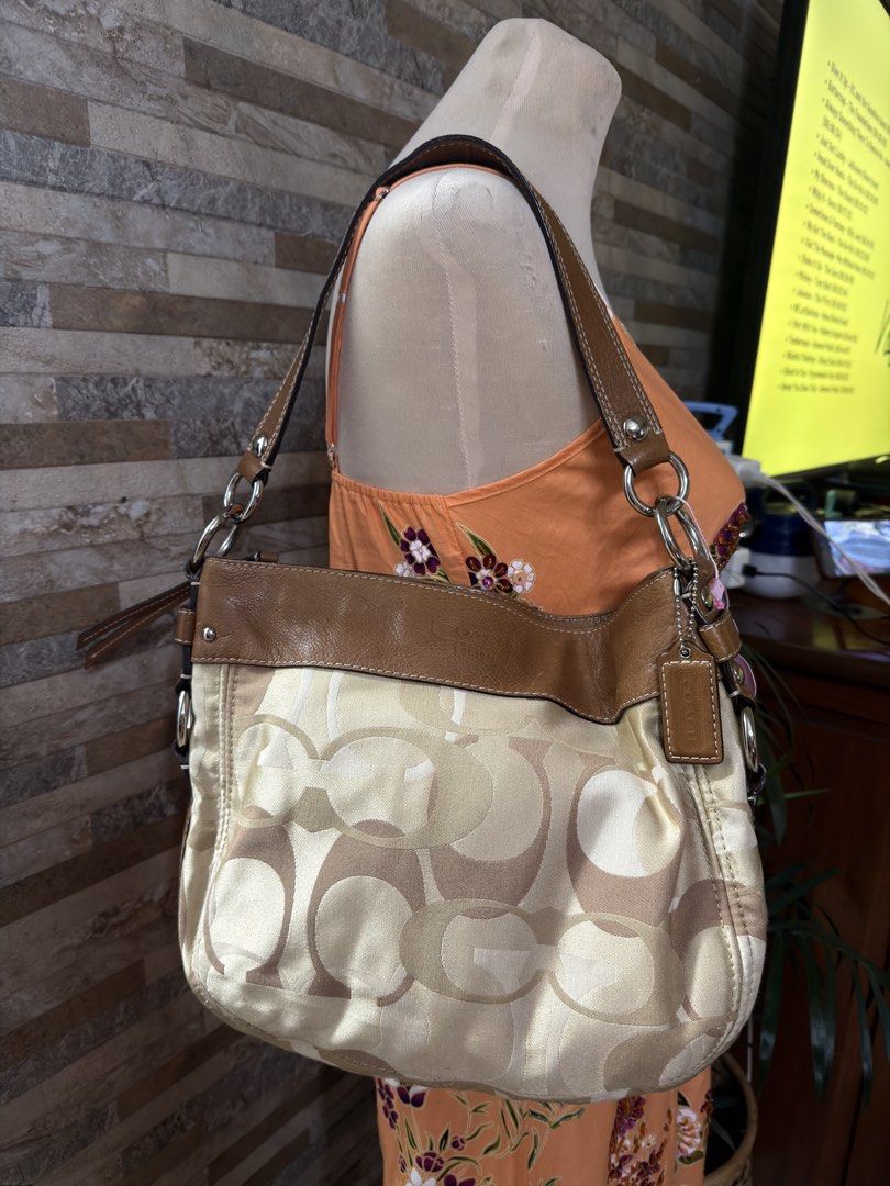 coach zoe medium (Category: Luxury Bags & Wallets) located in Manila. Submitted by fayeshopacc (Listing ID 1468301669, Image 1). Description: decluttering. in good condition, minor flaws at the back only, can do lalamove or jnt.