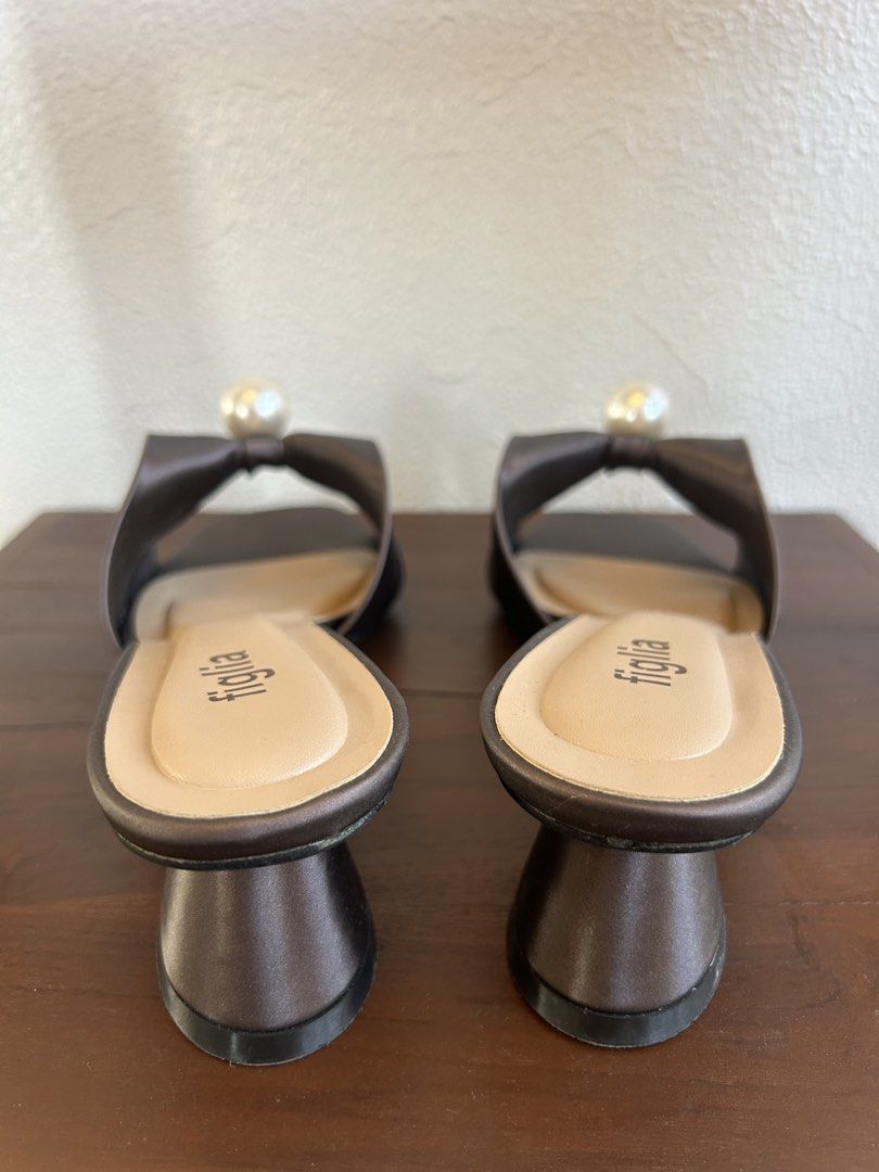 Coco Pearl – Chocolate Brown Satin Mules (Category: Heels) located in Quezon City. Submitted by patvluspo (Listing ID 1468346684, Image 3). Description: This was only used once for a wedding to match my burgundy gown. Comfortable and easy to wear. I am a size 7. .