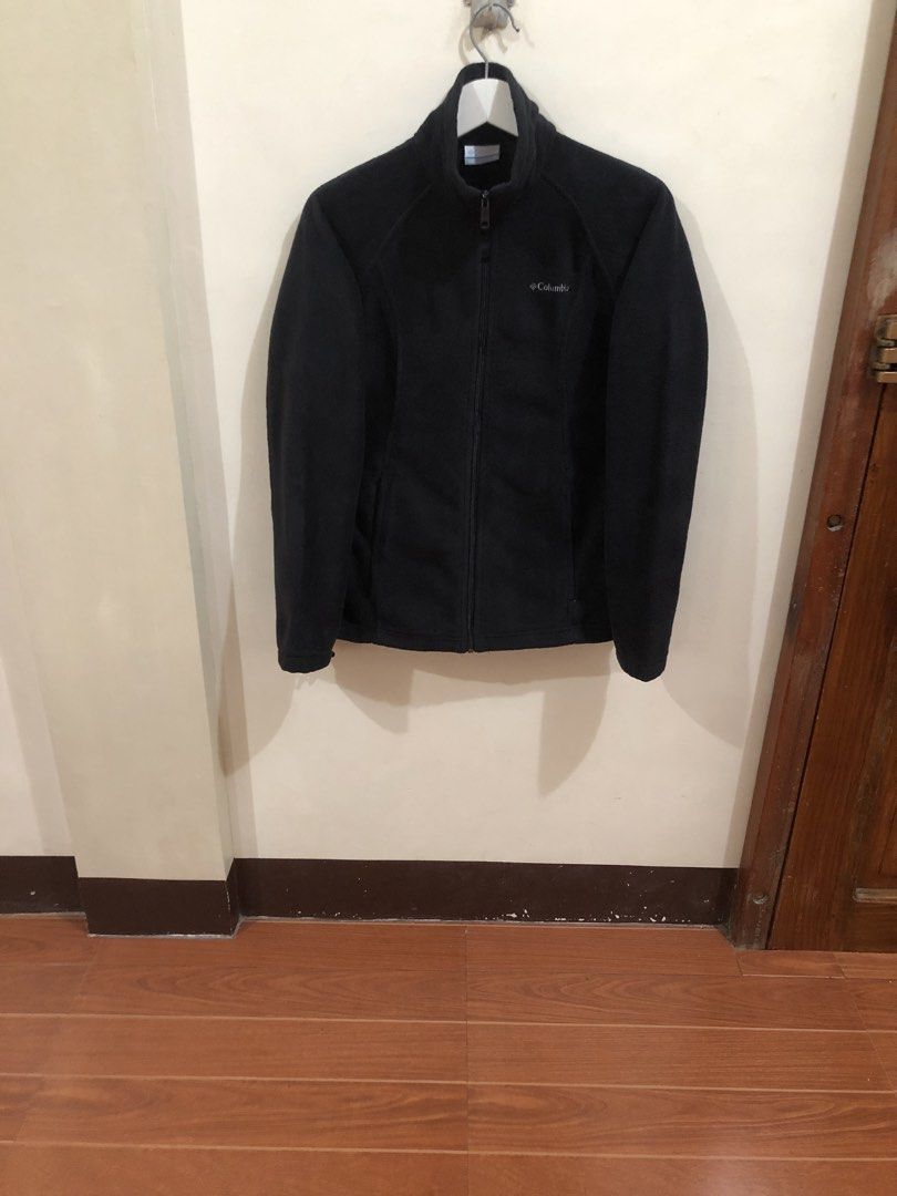 Columbia Fleece Black Jacket (Category: Coats, Jackets and Outerwear) located in Oas. Submitted by alithrifthunter (Listing ID 1468355551, Image 2). Description: .