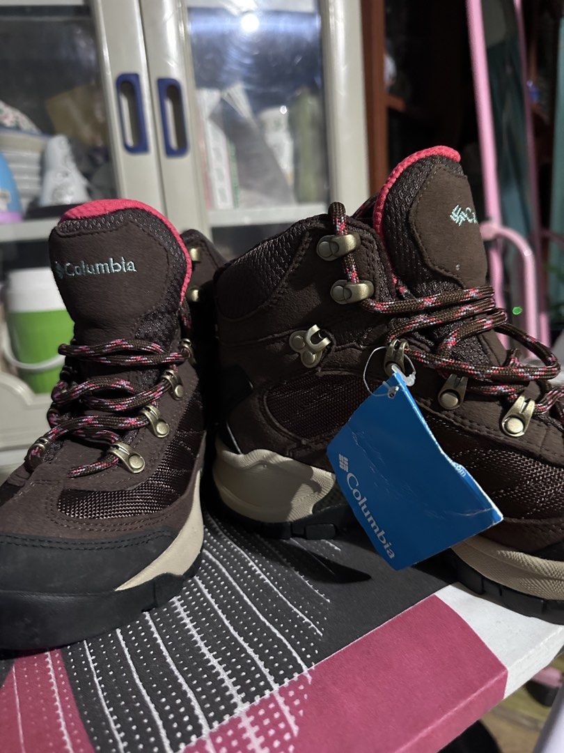 Columbia Newton Redge (Category: Sneakers & Footwear) located in San Jose. Submitted by custodiokhen (Listing ID 1468370066, Image 1). Description: Brand New! Size 6 us.