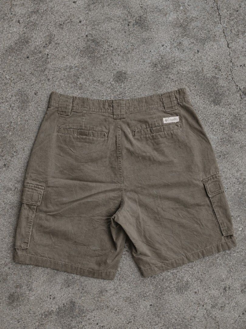 Columbia Olive Green Cargo Shorts (Category: Shorts) located in Manila. Submitted by thriftnook6111 (Listing ID 1468366571, Image 2). Description: Columbia sportswear company Waist: 34 Length: 20 Leg Opening: 12.5 - Excellent Condition - Issue na sa comment / Color Rate 9/10 Mine:399+sf LOCATION 📍: Brgy Oringao Kabankalan City.