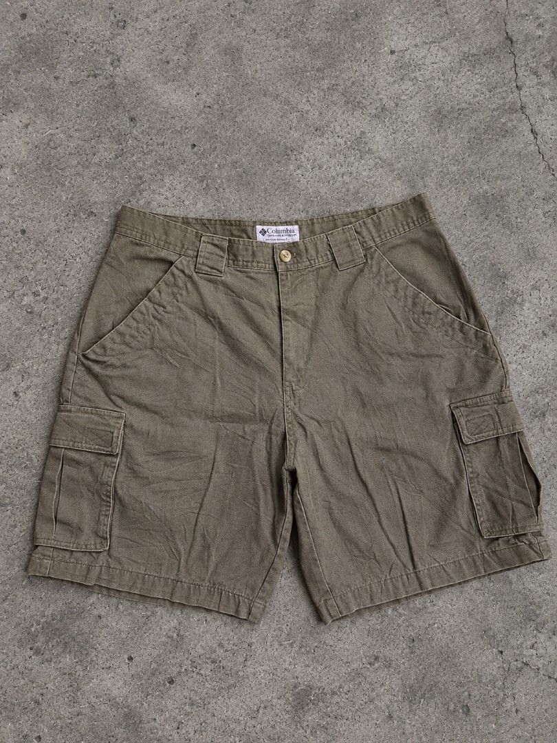 Columbia Olive Green Cargo Shorts (Category: Shorts) located in Manila. Submitted by thriftnook6111 (Listing ID 1468366571, Image 1). Description: Columbia sportswear company Waist: 34 Length: 20 Leg Opening: 12.5 - Excellent Condition - Issue na sa comment / Color Rate 9/10 Mine:399+sf LOCATION 📍: Brgy Oringao Kabankalan City.