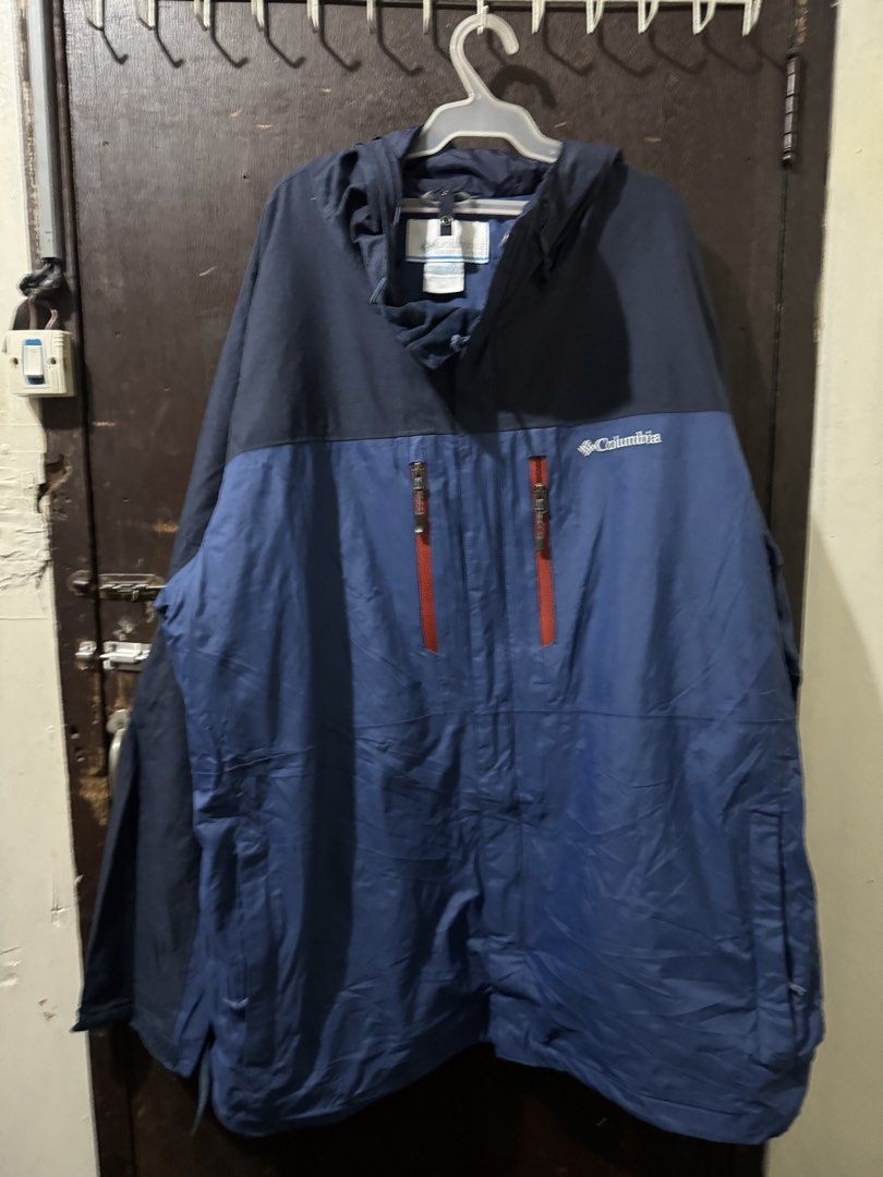 Columbia Omni-Tech Waterproof Jacket XXL (Category: Coats, Jackets and Outerwear) located in Manila. Submitted by wiseearth.075b2f (Listing ID 1468483919, Image 3). Description: - Brand: Columbia Interchange -₱3575 nego -Dimension 34 length 29 width -100% legit/ excellent condition no issue -we can do meet and COD - Color: Blue and Navy - Size: XXL - Material/Tech: Omni-Tech waterproof and breathable fabric - Pockets: Two red-zippered chest pocke