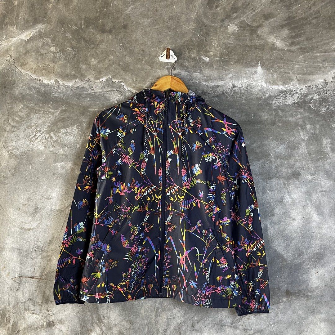 COLUMBIA PACKABLE LIGHTWEIGHT WINDBREAKER (Category: Coats, Jackets and Outerwear) located in Minalin. Submitted by winterjacket.ph (Listing ID 1468490215, Image 1). Description: COLUMBIA PACKABLE LIGHTWEIGHT WINDBREAKER Width 18.5 Length 24 Medium on Tag Good as new 750 + SF.