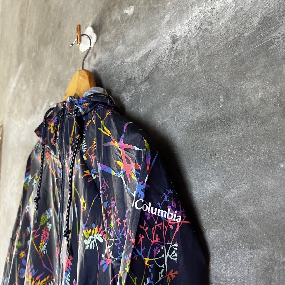 COLUMBIA PACKABLE LIGHTWEIGHT WINDBREAKER (Category: Coats, Jackets and Outerwear) located in Minalin. Submitted by winterjacket.ph (Listing ID 1468490215, Image 3). Description: COLUMBIA PACKABLE LIGHTWEIGHT WINDBREAKER Width 18.5 Length 24 Medium on Tag Good as new 750 + SF.