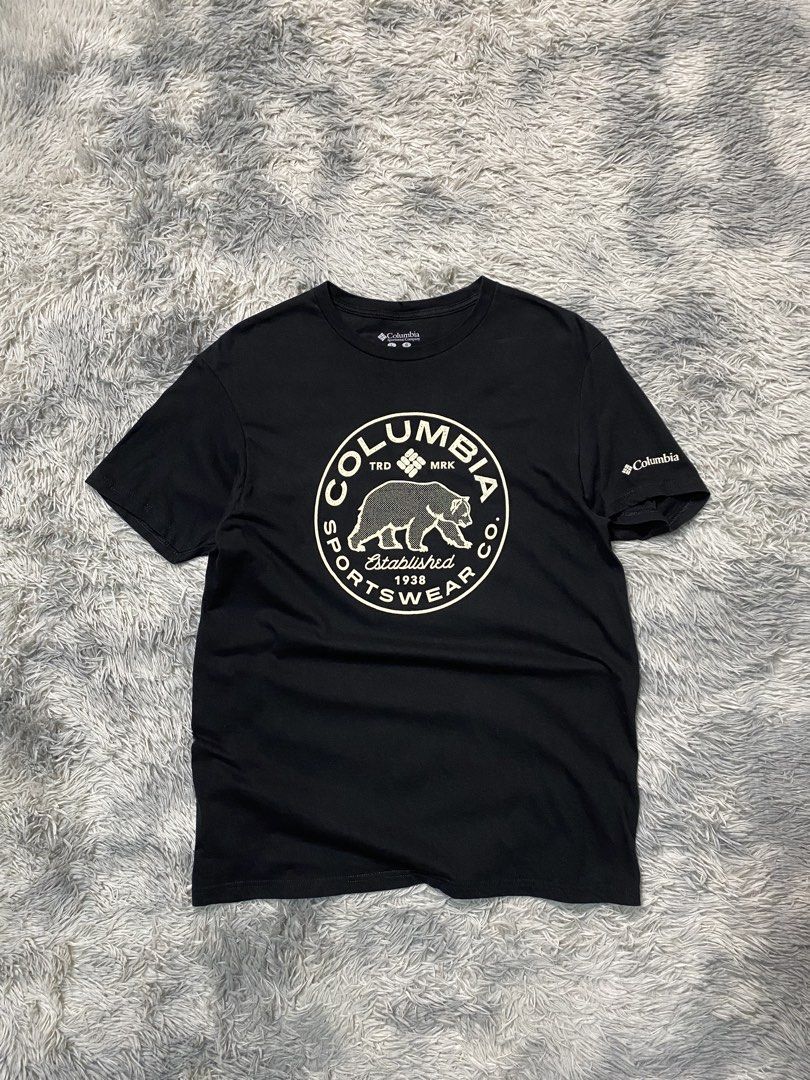 Columbia Shirt (Category: Tshirts & Polo Shirts ) located in Solano. Submitted by solothrifting (Listing ID 1468299341, Image 1). Description: Columbia Shirt Condition: 9.5/10 Size on tag: L.
