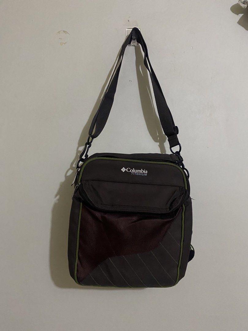 Columbia Superior Summit Expandable Insulated Lunch Pack (Category: Sling Bags) located in Calamba. Submitted by zeusthriftfinds (Listing ID 1468458973, Image 1). Description: Columbia Superior Summit Expandable Insulated Lunch Pack -Can Fit Clothes •Width: 9 •Length: 9.5 •Excellent Condition •Color Rate: 9.8/10 •Issue: None 📍Calamba, Laguna 🏷️ 450 + sf 📩.