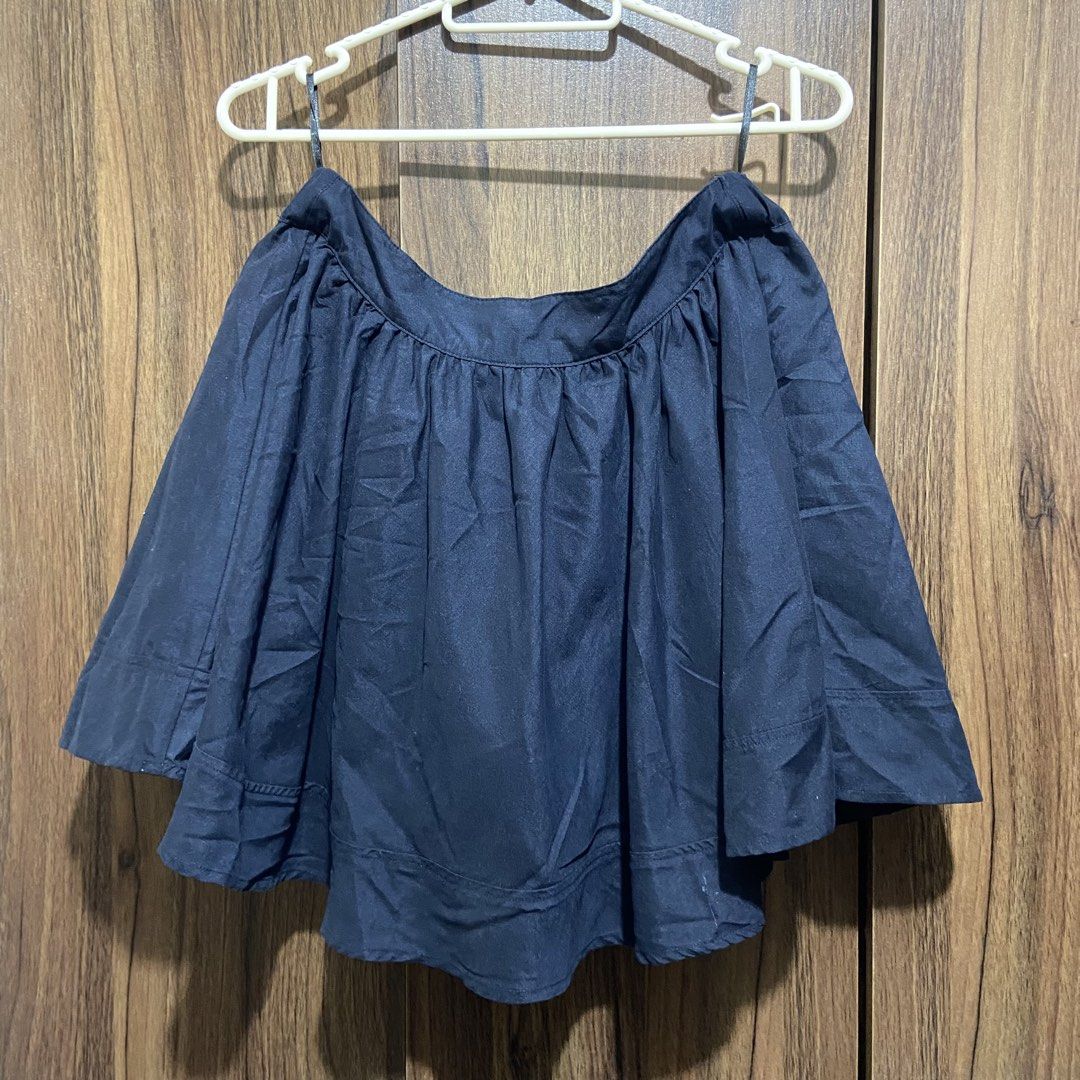C.O.L.Z.A. Navy Blue Flared Skort (Category: Skirts) located in Marikina City. Submitted by jeliie (Listing ID 1468372340, Image 1). Description: Authentic No issue Small on tag but can fit to medium to large size.