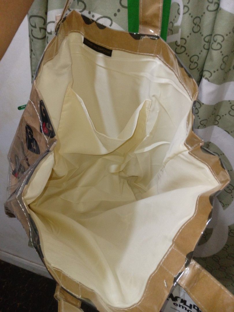 Comme des garcons paper/pvc tote bag (Category: Luxury Bags & Wallets) located in Akbar. Submitted by bethlehema07352 (Listing ID 1468315737, Image 2). Description: .