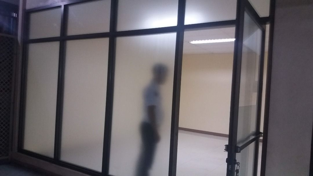 Commercial Space for Lease Kapitolyo (Category: Commercial) located in Pasig City. Submitted by eproperties (Listing ID 1468344980, Image 1). Description: Commercial Space for Rent in Kapitolyo, Pasig Rate: PHP 20,000 / month + VAT Size: 25 sqm (Ground floor inner unit) Address: San Rafael St., Kapitolyo, Pasig City A budget-friendly, highly accessible commercial spot situated in one of Pasig's most vibrant lifestyle hubs. Ideal for small retail 