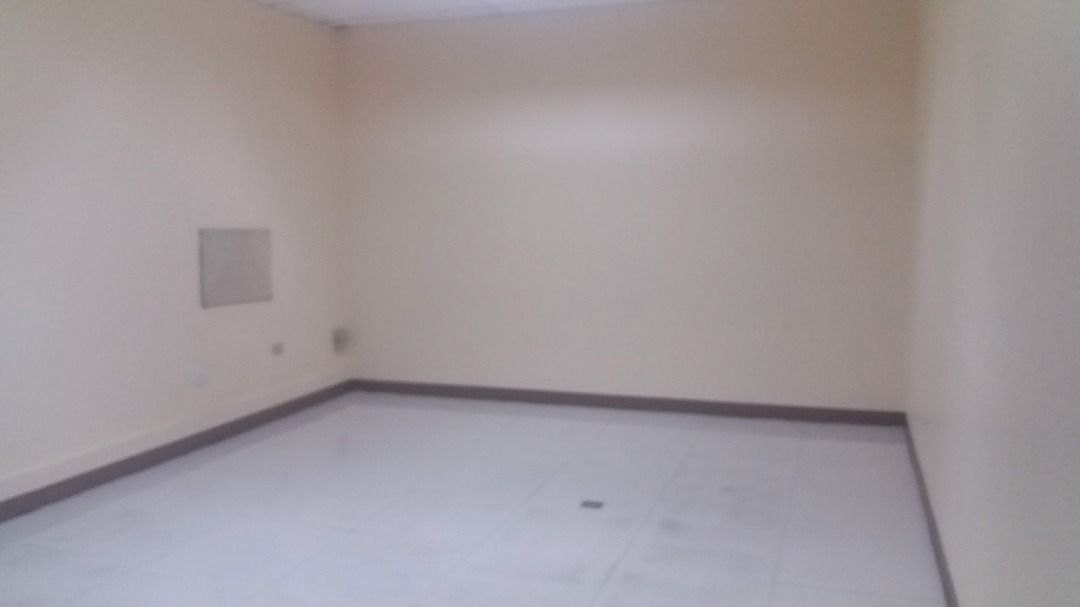 Commercial Space for Lease Kapitolyo (Category: Commercial) located in Pasig City. Submitted by eproperties (Listing ID 1468344980, Image 2). Description: Commercial Space for Rent in Kapitolyo, Pasig Rate: PHP 20,000 / month + VAT Size: 25 sqm (Ground floor inner unit) Address: San Rafael St., Kapitolyo, Pasig City A budget-friendly, highly accessible commercial spot situated in one of Pasig's most vibrant lifestyle hubs. Ideal for small retail 