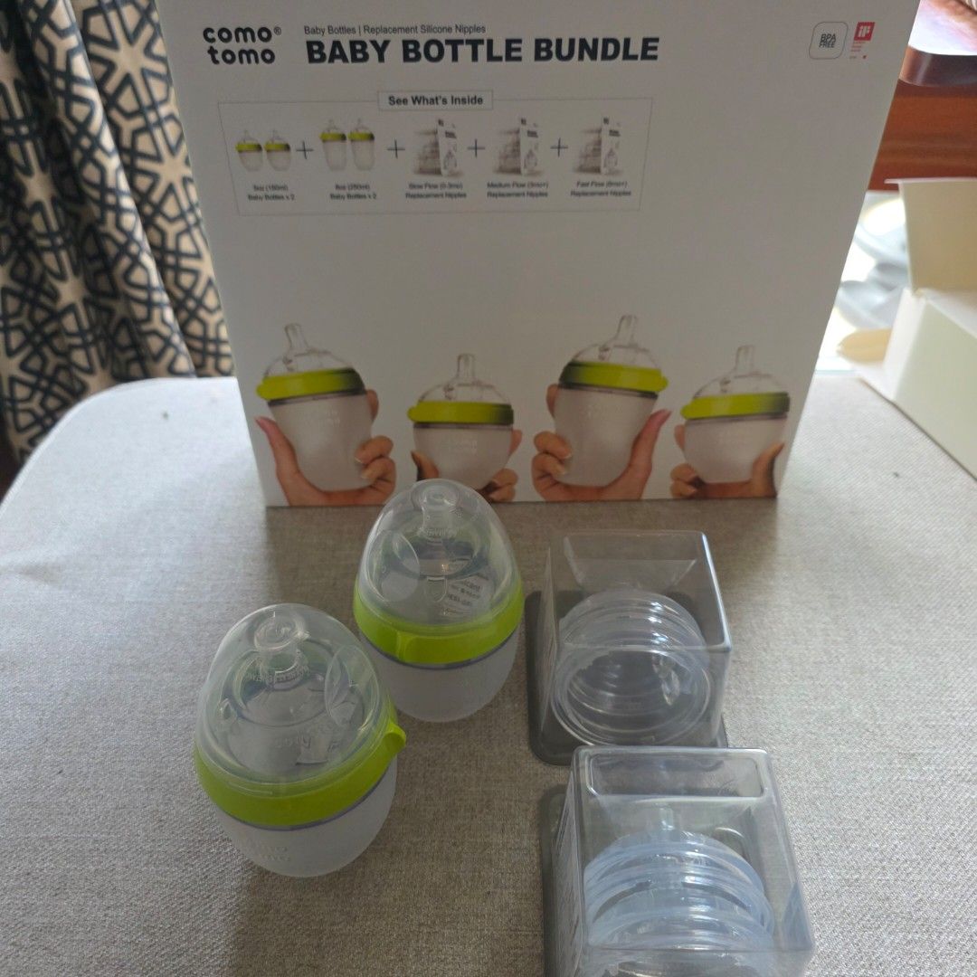 Comotomo Baby Bottle Bundle with Replacement Nipples (Category: Breastfeeding & Bottle Feeding) located in Manila. Submitted by moccayap23686 (Listing ID 1468320689, Image 3). Description: - Brand new in original packaging box - 2 x 150ml Comotomo baby bottles - Includes slow flow replacement nipple pack - Includes medium flow replacement nipple pack - Stylish green rings and caps - Complete bundle for your feeding needs - only used the 250ml bot