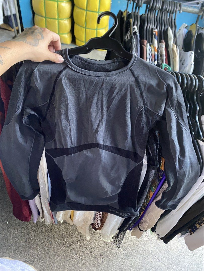 Comprehension running (Category: Activewear) located in Manila. Submitted by freshfindresale (Listing ID 1468323853, Image 1). Description: Size small to medium.