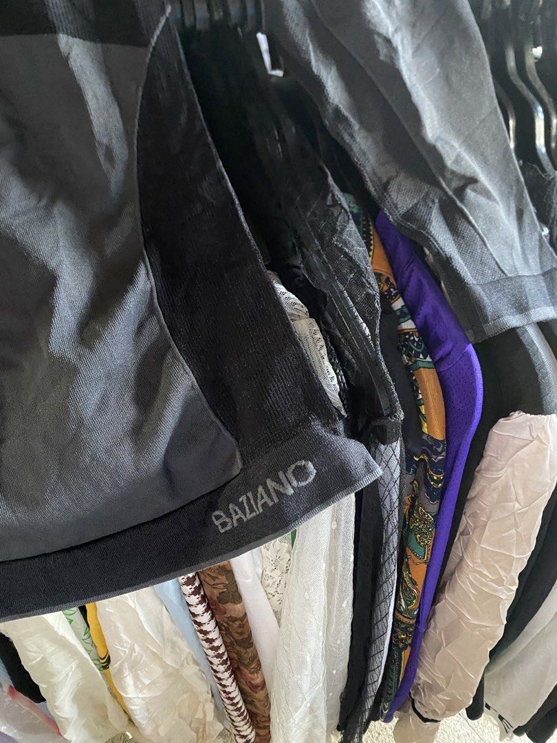 Comprehension running (Category: Activewear) located in Manila. Submitted by freshfindresale (Listing ID 1468323853, Image 3). Description: Size small to medium.