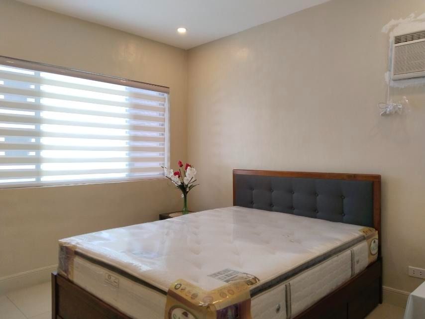Condomium Units for Rent (Category: Apartments & Condos) located in Makati City. Submitted by luzethmg (Listing ID 1468327384, Image 3). Description: - 68.20 sqm. - 1 parking slot - 1 bedroom - 1 maids room - TV, Sofa, Ref, Range, Shower Heater, Dining Set - Near Tektite Tower .
