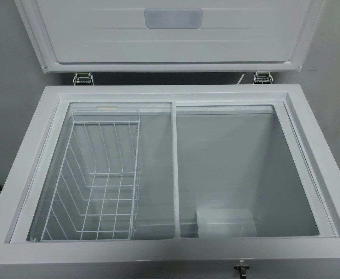 CONDURA CHEST FREEZER (Category: Refrigerators and Freezers) located in Makati City. Submitted by sastirahul (Listing ID 1468383130, Image 3). Description: • 4.7 cu. ft. Net (134 Liters) • Model: CCF150Ri •Technology: Inverter Compressor (designed for up to 40% energy savings) • Power Input / Wattage: 69 Watts • Energy Consumption: ~0.60 kWh / 24 hours • Voltage / Frequency: 230 V / 60 Hz • Defrost Type: Manual Defrost • Refrigerant: R600a • Can 