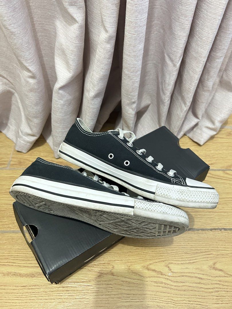 Converse Chuck Taylor All Star Ox (Category: Sneakers) located in Manila. Submitted by summerdeclutters (Listing ID 1468354970, Image 3). Description: ✦ Model: Chuck Taylor All Star (Ox) ✦ Colorway: Black / White ✦ Material: Canvas upper with a rubber toe cap and diamond-pattern outsole ✦ Size: EU 39 / UK 6 ✦ Ideal for everyday casual wear ✦ Please refer to the photos for the item’s detailed condition. .
