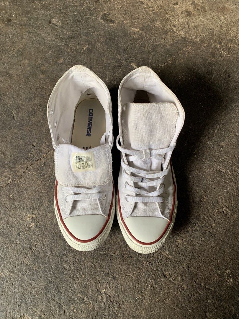 converse high cut shoes (Category: Sneakers) located in Manila. Submitted by _blessmeo (Listing ID 1468375158, Image 1). Description: 41 eu / 26 cm in decent condition drags sign of usage fade, scratch, stain & marks of glue.