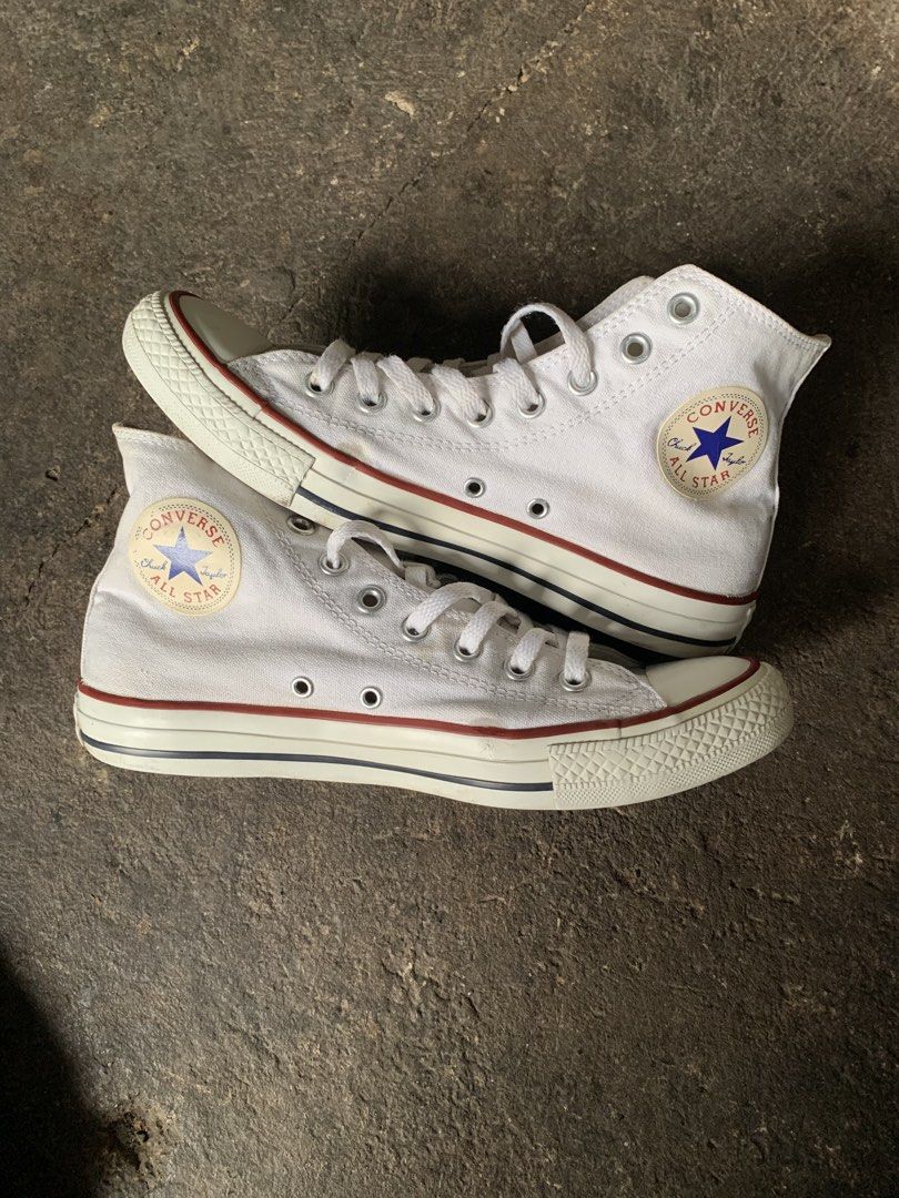 converse high cut shoes (Category: Sneakers) located in Manila. Submitted by _blessmeo (Listing ID 1468375158, Image 2). Description: 41 eu / 26 cm in decent condition drags sign of usage fade, scratch, stain & marks of glue.