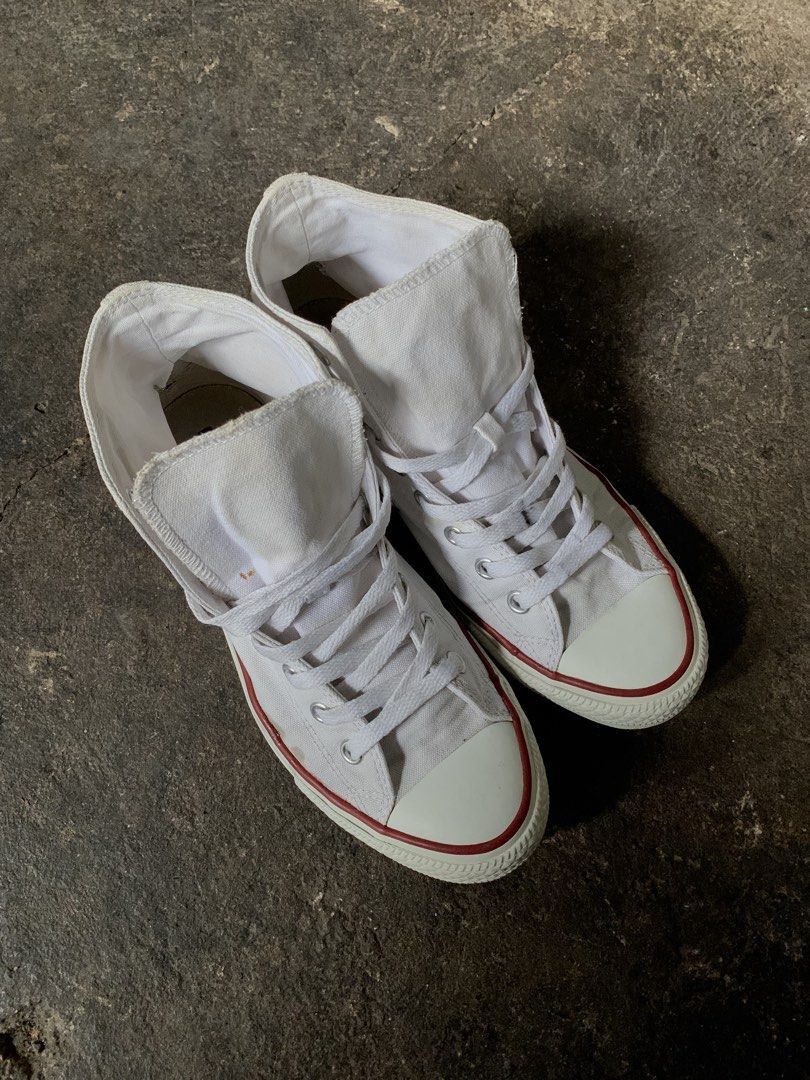 converse high cut shoes (Category: Sneakers) located in Manila. Submitted by _blessmeo (Listing ID 1468375158, Image 3). Description: 41 eu / 26 cm in decent condition drags sign of usage fade, scratch, stain & marks of glue.