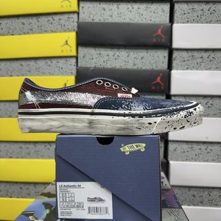 (Category: ) located in . Submitted by pickplanet_sneaker_shirt (Listing ID 1468476945, Image 1). Description: .