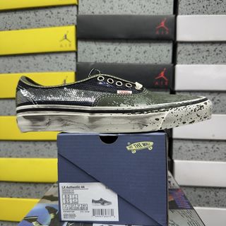 (Category: ) located in . Submitted by pickplanet_sneaker_shirt (Listing ID 1468477137, Image 1). Description: .