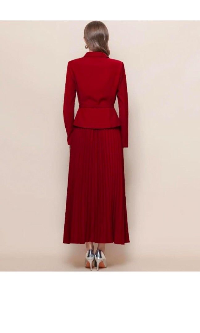 Coords blazer and pleated skirt (Category: Sets or Coordinates) located in Binan City. Submitted by jhengsclothingshop (Listing ID 1468292968, Image 3). Description: 27 inches wiastline.