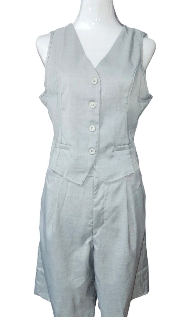 Coords vest and shorts (Category: Sets or Coordinates) located in Binan City. Submitted by jhengsclothingshop (Listing ID 1468292296, Image 1). Description: 32-34 inches waistline.