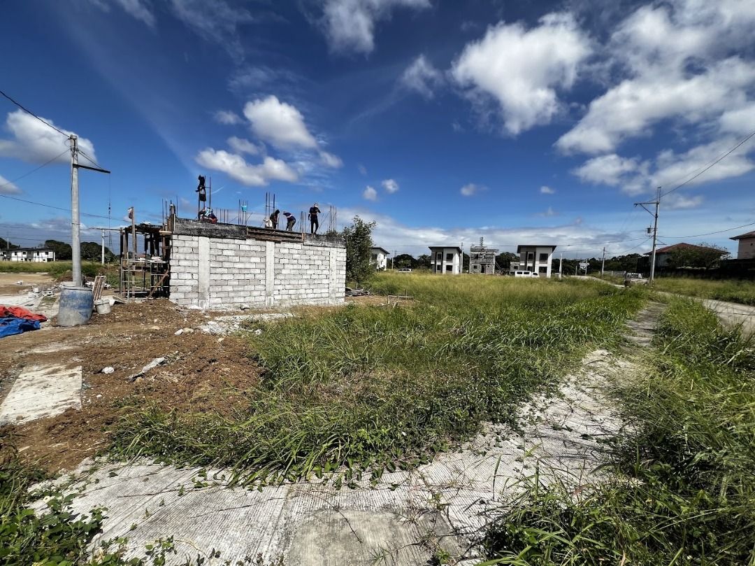 Corner Lot - Robinsons Vineyard, Dasmarinas, Cavite (Category: Lot) located in Bacoor. Submitted by estrdanet (Listing ID 1468426035, Image 3). Description: ✅ FOR SALE: Corner Lot at Robinsons Vineyard, Dasmariñas, Cavite Naghahanap ka ba ng corner lot sa loob ng established na village, sa presyong abot-kaya? Ito na yan. 👇 📍 LOCATION Robinsons Vineyard, Dasmariñas, Cavite Phase 4B, Block 22 Lot 1 📐 LOT DETAILS • 145 sqm corner lot • Resale • W