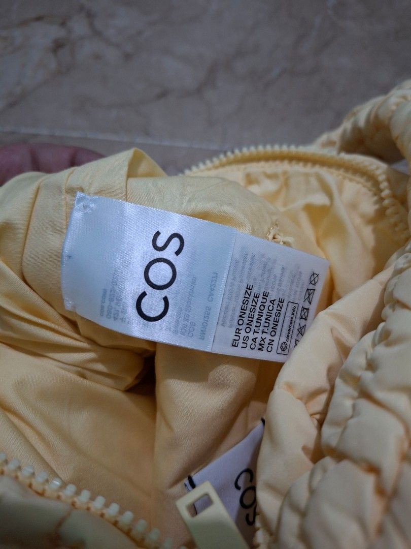 COS QUILTED BAG (Category: Shoulder Bags) located in Pasay City. Submitted by yukihernandez (Listing ID 1468305562, Image 3). Description: WTS 📩 COS QUILTED BAG 800php.
