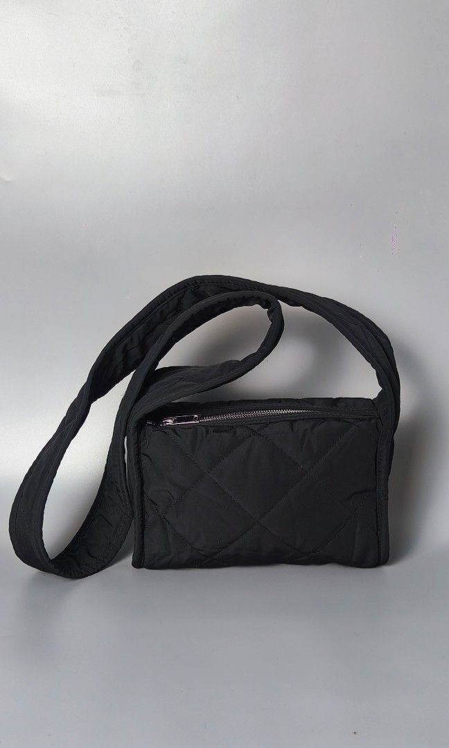 COS Quilted Shoulder Bag (Category: Shoulder Bags) located in Bulacan. Submitted by 4kcollection (Listing ID 1468374721, Image 1). Description: COS Quilted Shoulder Bag Excellent Condition Size: Mini Black na Black 9.5 No Issue Dm for sure buyer 📩 MOP: Gcash / Maya / BPI Courier: J&t / Lbc / Lalamove Location: SJDM Bulacan.
