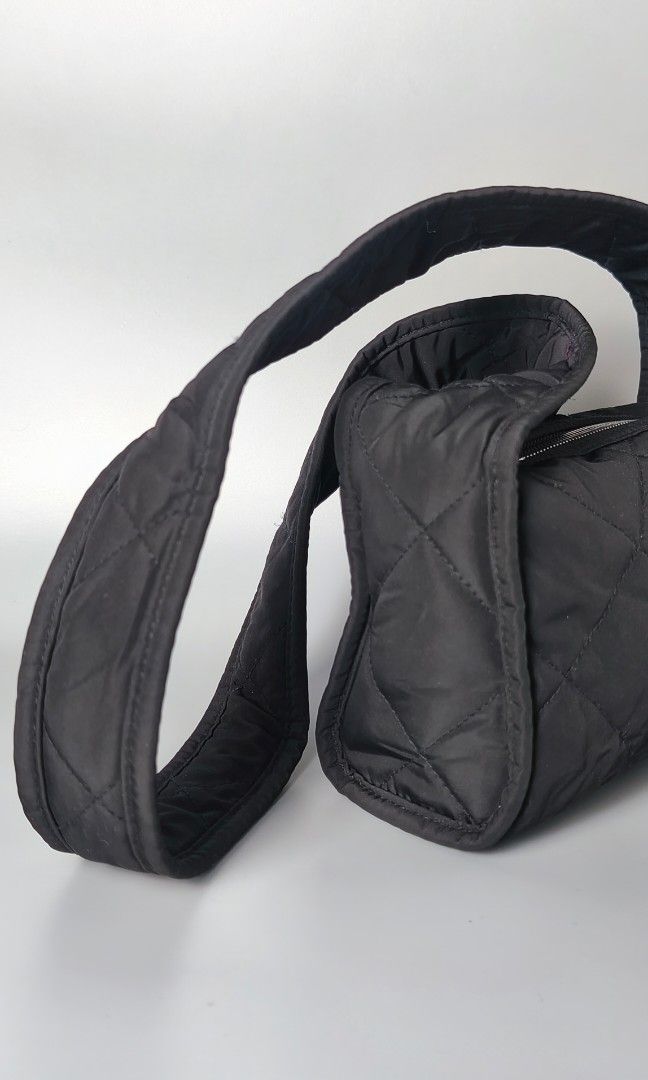 COS Quilted Shoulder Bag (Category: Shoulder Bags) located in Bulacan. Submitted by 4kcollection (Listing ID 1468374721, Image 2). Description: COS Quilted Shoulder Bag Excellent Condition Size: Mini Black na Black 9.5 No Issue Dm for sure buyer 📩 MOP: Gcash / Maya / BPI Courier: J&t / Lbc / Lalamove Location: SJDM Bulacan.
