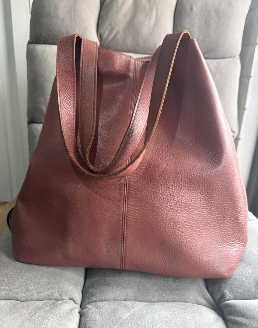 Costal leather tote bag (Category: Tote Bags) located in Quezon City. Submitted by the_great_gabs (Listing ID 1468324630, Image 2). Description: .