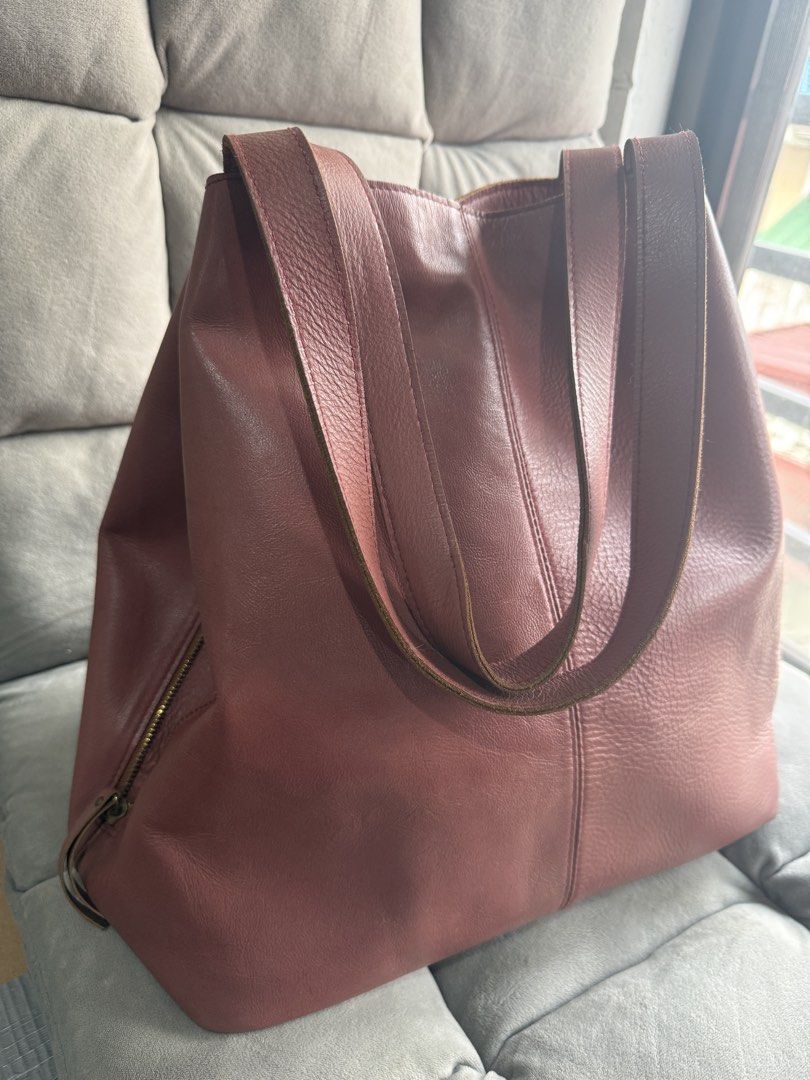 Costal leather tote bag (Category: Tote Bags) located in Quezon City. Submitted by the_great_gabs (Listing ID 1468324630, Image 1). Description: .