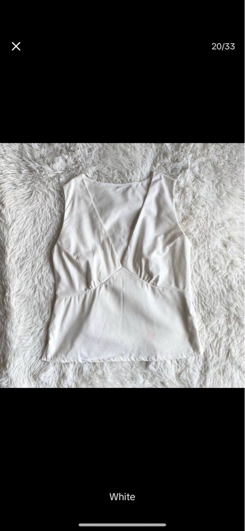 Cotton Linen Vneck Top (Category: Sleeveless) located in Manila. Submitted by jade_preloved19 (Listing ID 1468299489, Image 1). Description: Medium.