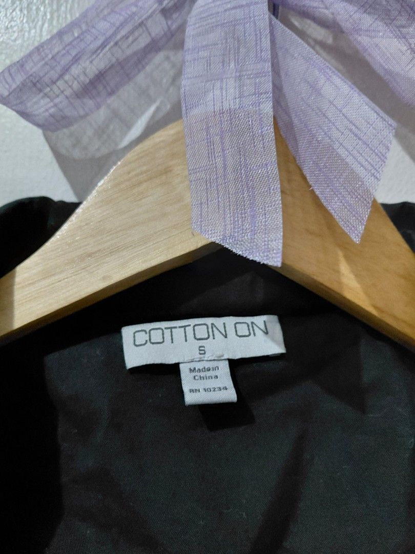 Cotton On Biker Crop Jacket (Category: Coats, Jackets and Outerwear) located in Tarlac. Submitted by wornwardrobe (Listing ID 1468283848, Image 2). Description: Scratches on snap buttons, see photos Kindly note that all items are stored at my parents’ house and not on hand. Retrieval takes up to 2 weeks before shipping. Please purchase only if you’re okay with the wait. Message me to check the next available shipping date! Thank you!.