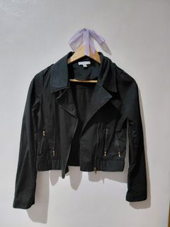 (Category: ) located in . Submitted by wornwardrobe (Listing ID 1468283848, Image 1). Description: .