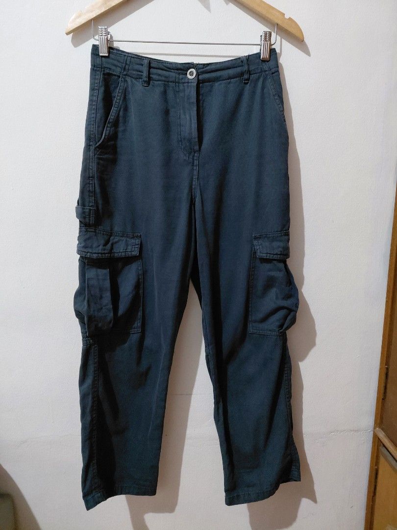 Cotton On Cargo Pants (Category: Jeans) located in Tarlac. Submitted by wornwardrobe (Listing ID 1468494564, Image 1). Description: With lints on the crotch area Kindly note that all items are stored at my parents’ house and not on hand. Retrieval takes up to 2 weeks before shipping. Please purchase only if you’re okay with the wait. Message me to check the next available shipping date! Thank you!.