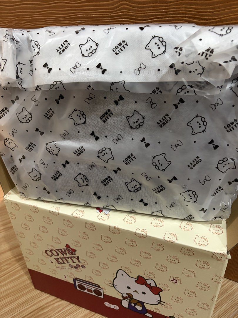 Cow & Kitty Brown Tote Bag (Category: Tote Bags) located in Silay City. Submitted by qristen00 (Listing ID 1468386001, Image 2). Description: Originally 1270 From Tiktok. Now 799. Brand new 💗 In box 💗 (I haven’t even opened it) .