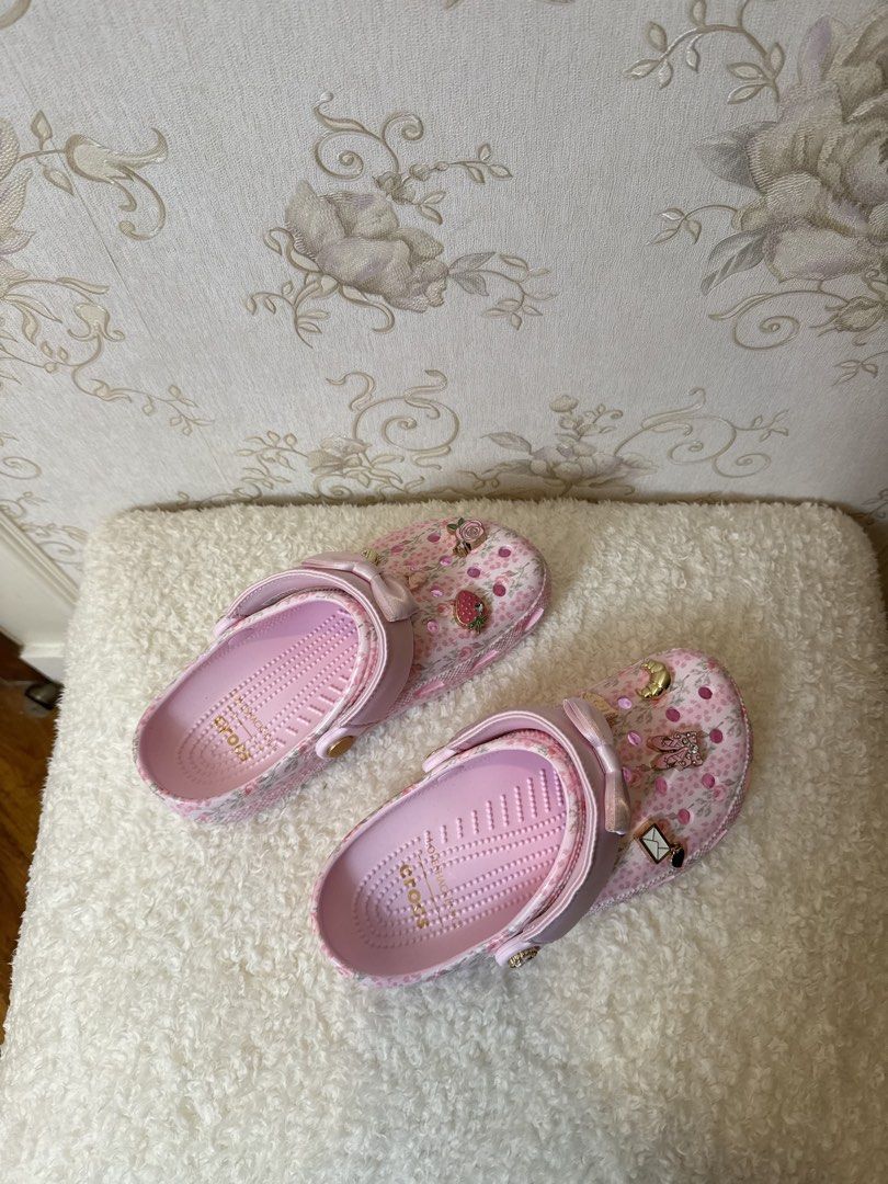 Crocs LoveShackFancy Classic Clog in Pink Milk (Category: Slippers and slides) located in Quezon City. Submitted by vpauline (Listing ID 1468330100, Image 3). Description: without tag.