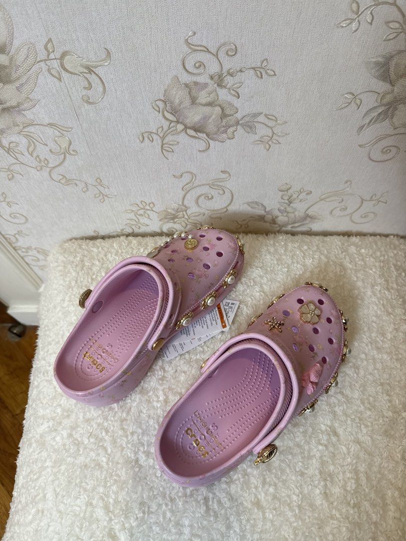 Crocs LoveShackFancy Classic Platform Clog in Ballerina Pink (Category: Slippers and slides) located in Quezon City. Submitted by vpauline (Listing ID 1468329846, Image 3). Description: with tag.