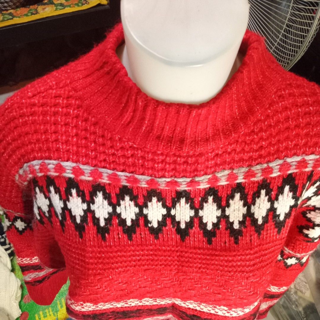 Crop top pull up sweater (Category: Coats, Jackets and Outerwear) located in Angono. Submitted by thrifted.fashionshop (Listing ID 1468452503, Image 3). Description: Fit - medium / large *knitted *close neck *crop top <COLORS MAY VARY DUE TO LIGHTING> MOD : Gcash only COURIER : Jnt / Lalamove REMINDER : Shipping fee ay hindi kasama sa presyo ng item.